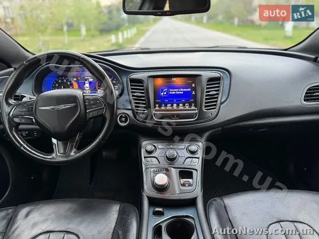 2014 Chrysler 200 — photo 24 (autoria)