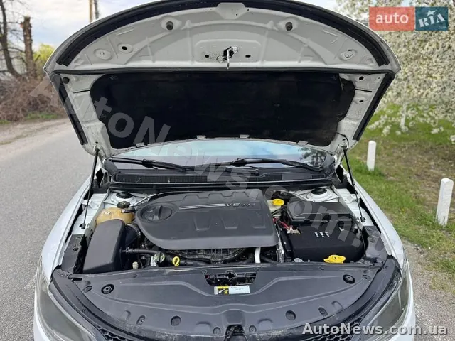 2014 Chrysler 200 — photo 25 (autoria)