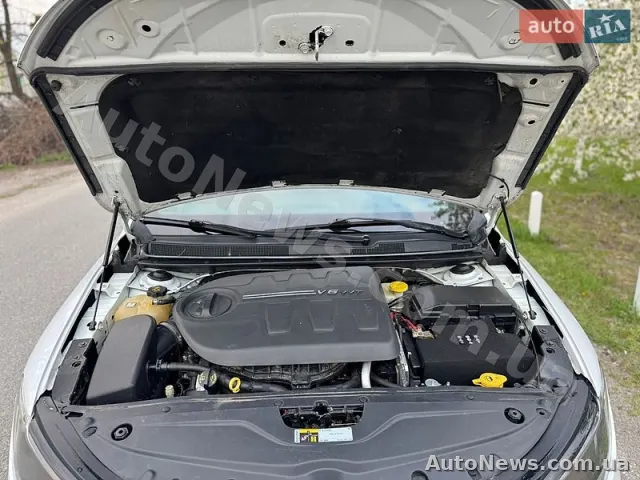 2014 Chrysler 200 — photo 26 (autoria)