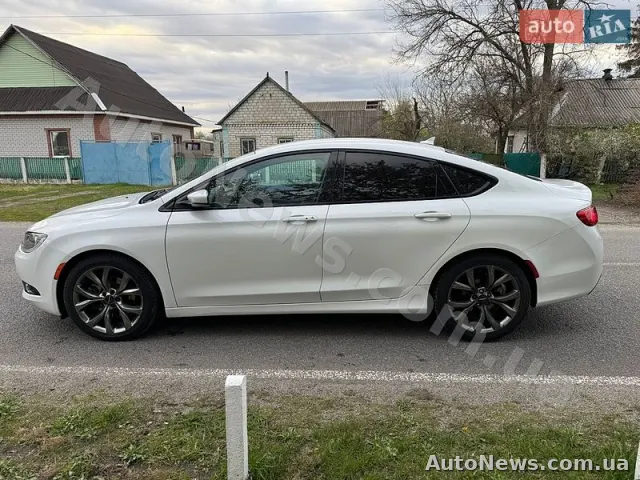 2014 Chrysler 200 — photo 7 (autoria)