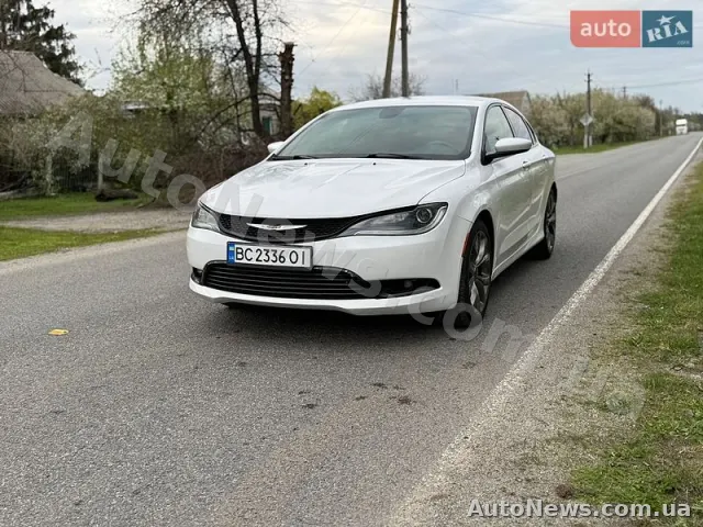 2014 Chrysler 200 — photo 9 (autoria)