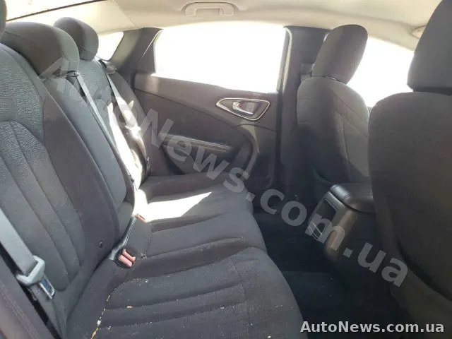 2015 Chrysler 200 — фото 10 (copart)