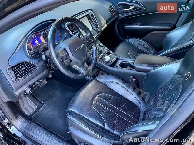 2014 Chrysler 200 — photo 10 (autoria)