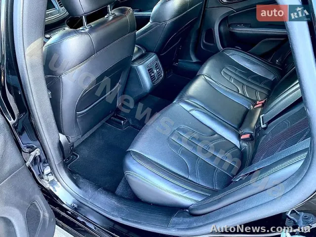 2014 Chrysler 200 — photo 11 (autoria)