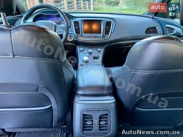 2014 Chrysler 200 — photo 12 (autoria)