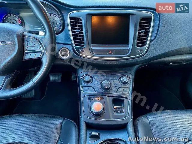 2014 Chrysler 200 — photo 13 (autoria)