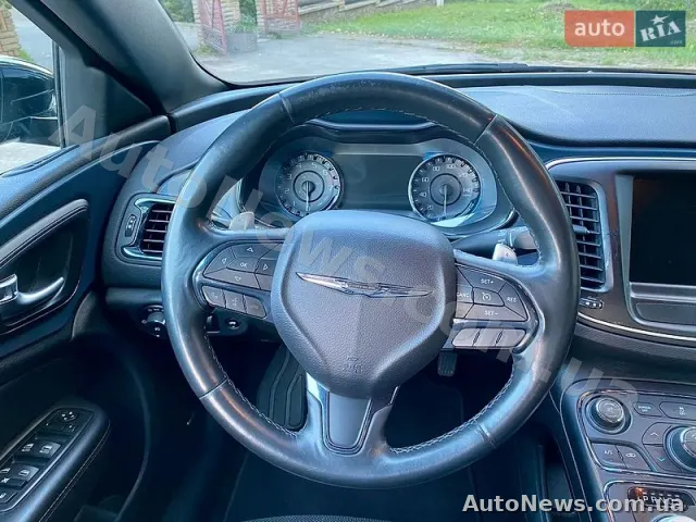 2014 Chrysler 200 — photo 14 (autoria)