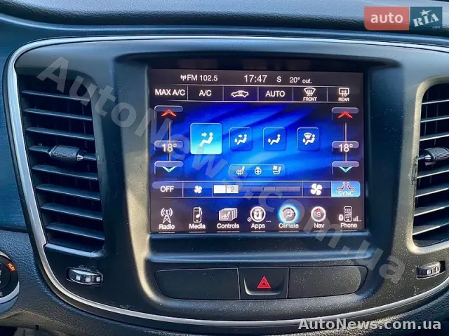 2014 Chrysler 200 — photo 24 (autoria)