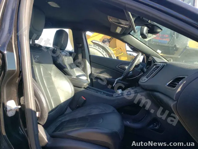 2015 Chrysler 200 — photo 5 (copart)