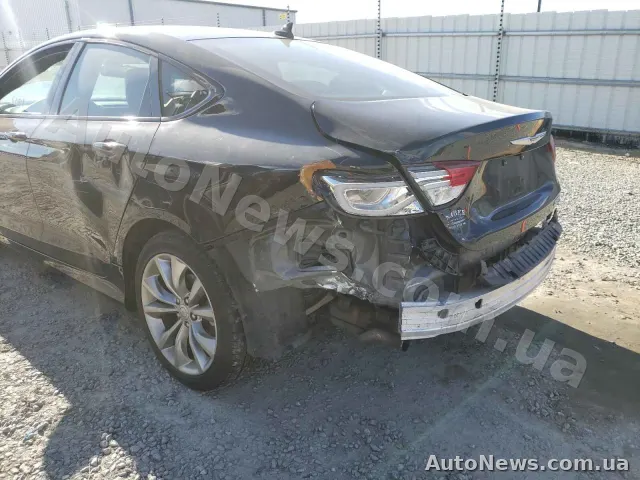 2015 Chrysler 200 — photo 9 (copart)