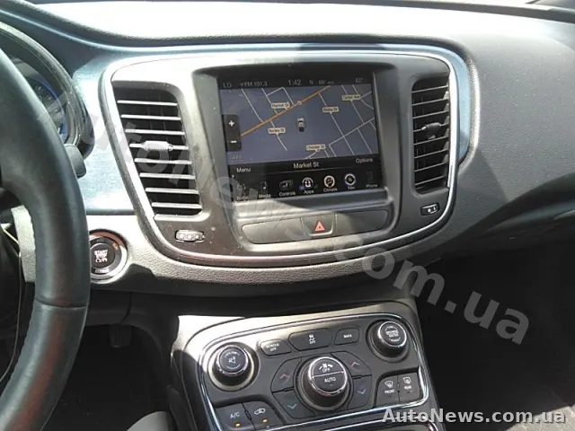 2015 Chrysler 200 — photo 4 (manheim)