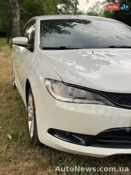 2015 Chrysler 200 — фото 1 (autoria)