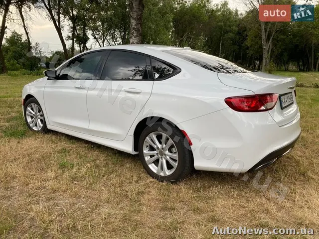2015 Chrysler 200 — фото 11 (autoria)