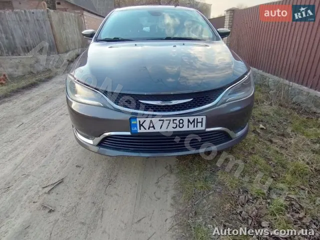 2014 Chrysler 200 — photo 10 (autoria)