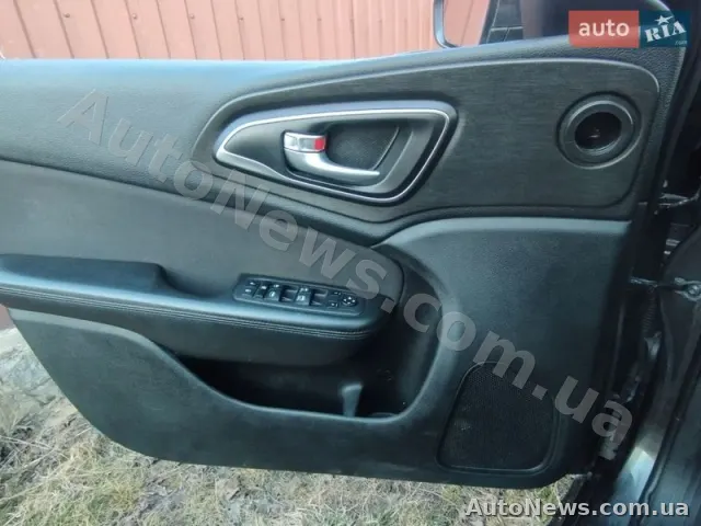 2014 Chrysler 200 — photo 12 (autoria)