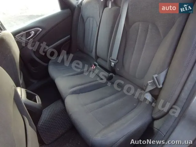 2014 Chrysler 200 — photo 13 (autoria)