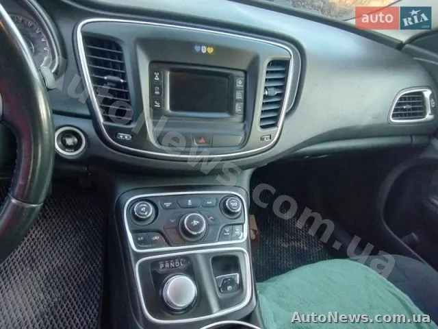 2014 Chrysler 200 — photo 19 (autoria)