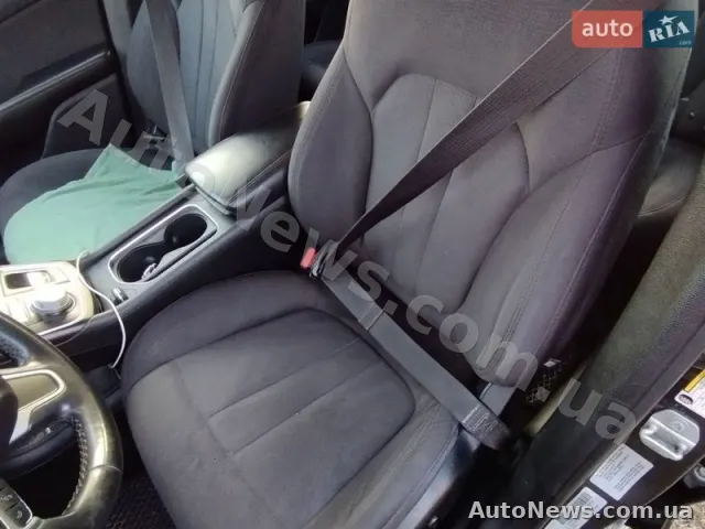 2014 Chrysler 200 — photo 25 (autoria)