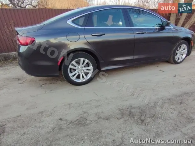 2014 Chrysler 200 — photo 3 (autoria)