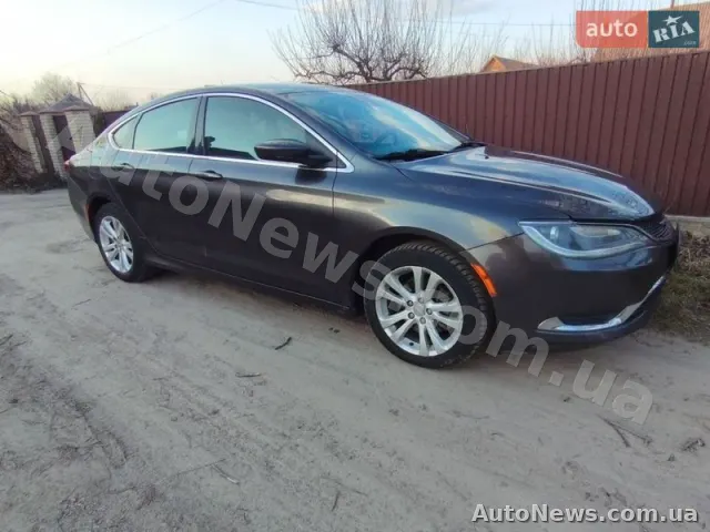 2014 Chrysler 200 — photo 5 (autoria)