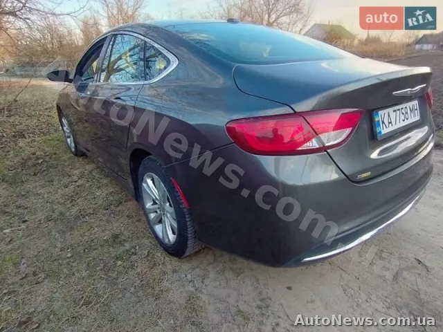 2014 Chrysler 200 — photo 6 (autoria)