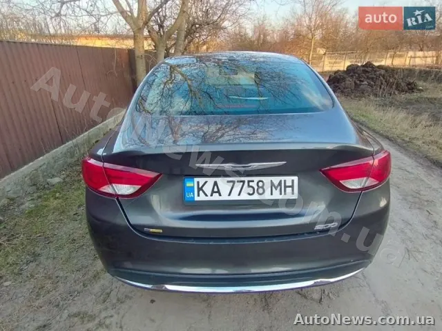2014 Chrysler 200 — photo 8 (autoria)