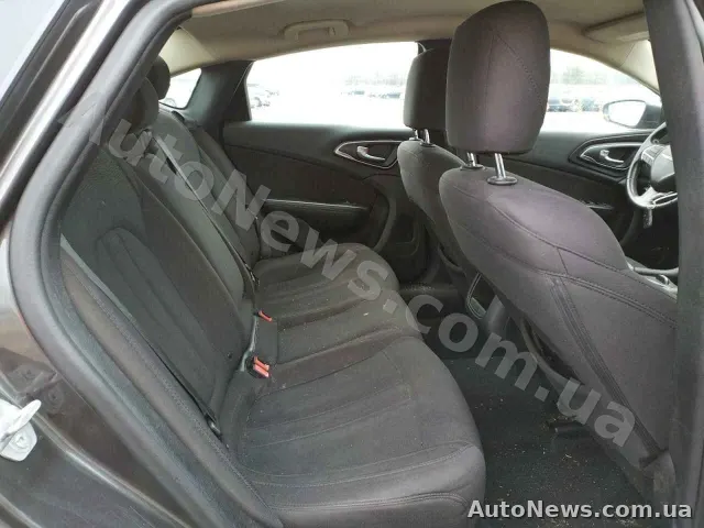 2015 Chrysler 200 — photo 10 (copart)