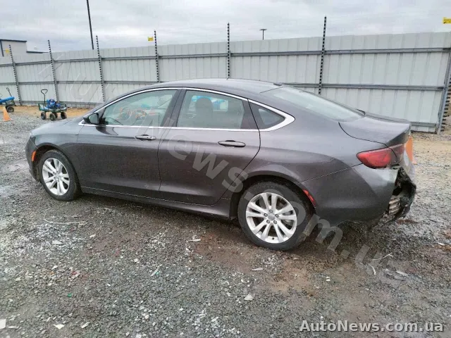 2015 Chrysler 200 — photo 2 (copart)