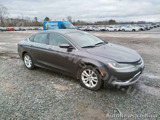 2015 Chrysler 200 — photo 4 (copart)