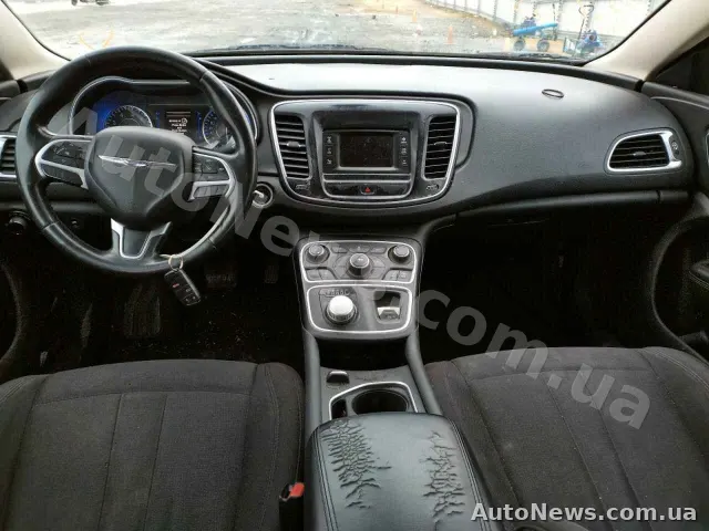 2015 Chrysler 200 — photo 8 (copart)