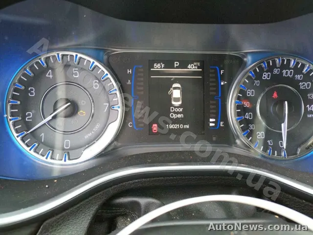 2015 Chrysler 200 — photo 9 (copart)