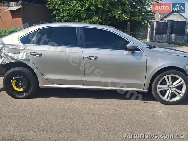 2014 Volkswagen Passat, VIN 1VWBT7A30EC065242, госномер КА9113МР — фото 3 (autoria)