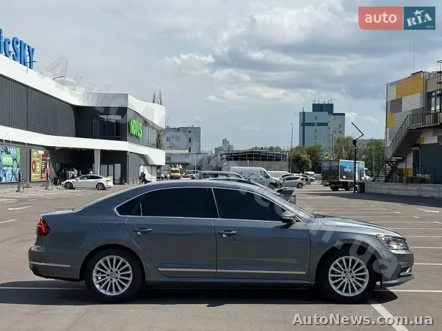 2016 Volkswagen Passat, VIN 1VWBT7A32HC023045, держномер ВМ0001ММ — фото 6 (autoria)