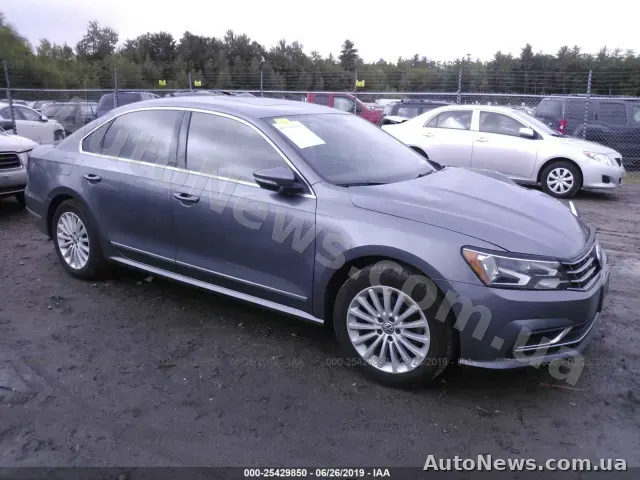 2016 Volkswagen Passat, VIN 1VWBT7A32HC023045, держномер ВМ0001ММ — фото 1 (iaai)