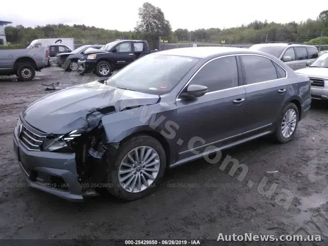 2016 Volkswagen Passat, VIN 1VWBT7A32HC023045, держномер ВМ0001ММ — фото 2 (iaai)