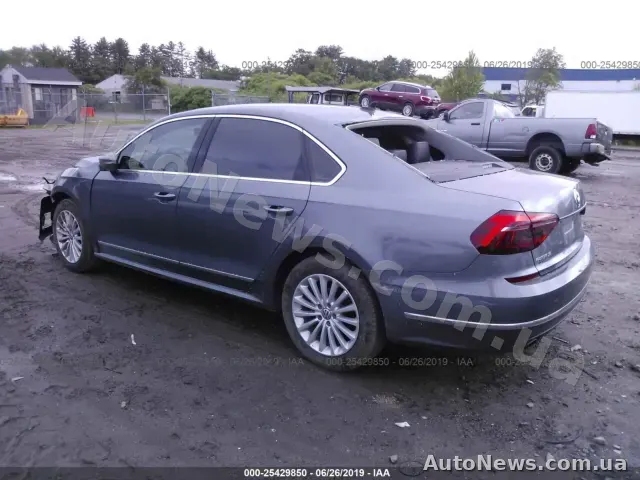2016 Volkswagen Passat, VIN 1VWBT7A32HC023045, держномер ВМ0001ММ — фото 3 (iaai)