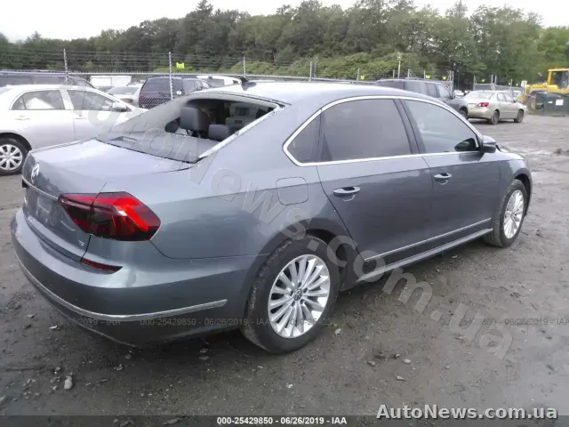 2016 Volkswagen Passat, VIN 1VWBT7A32HC023045, держномер ВМ0001ММ — фото 4 (iaai)