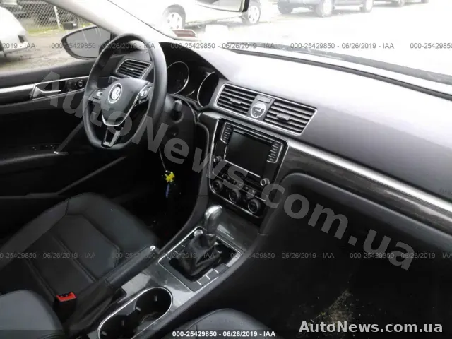 2016 Volkswagen Passat, VIN 1VWBT7A32HC023045, держномер ВМ0001ММ — фото 5 (iaai)