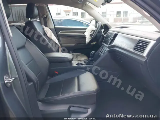 2021 Volkswagen Atlas, VIN 1V2WP2CA6MC561621 — zdjęcie 5 (iaai)