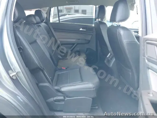2021 Volkswagen Atlas, VIN 1V2WP2CA6MC561621 — zdjęcie 8 (iaai)
