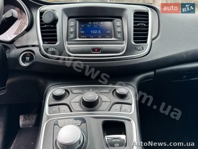 2014 Chrysler 200 — photo 11 (autoria)