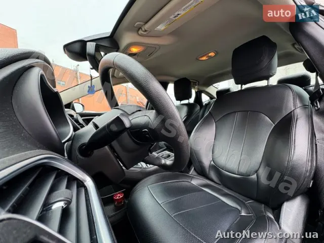 2014 Chrysler 200 — photo 13 (autoria)