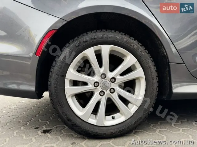 2014 Chrysler 200 — photo 14 (autoria)