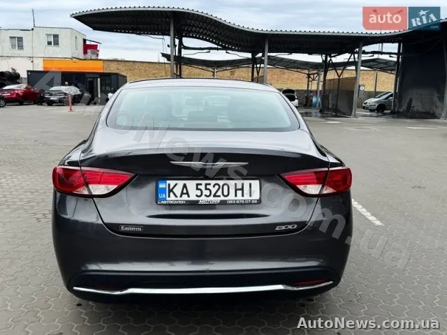 2014 Chrysler 200 — photo 4 (autoria)