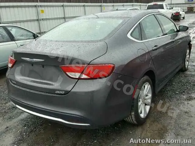 2015 Chrysler 200 — photo 4 (copart)
