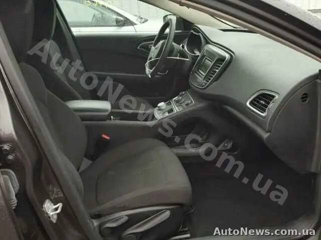 2015 Chrysler 200 — photo 5 (copart)