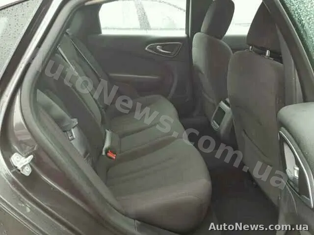 2015 Chrysler 200 — photo 6 (copart)