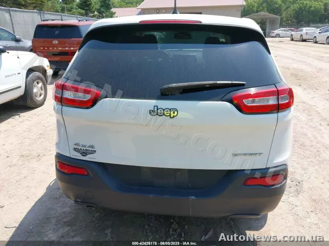 2016 Jeep Cherokee, VIN 1C4PJMAB4GW266955 — фото 16 (iaai)
