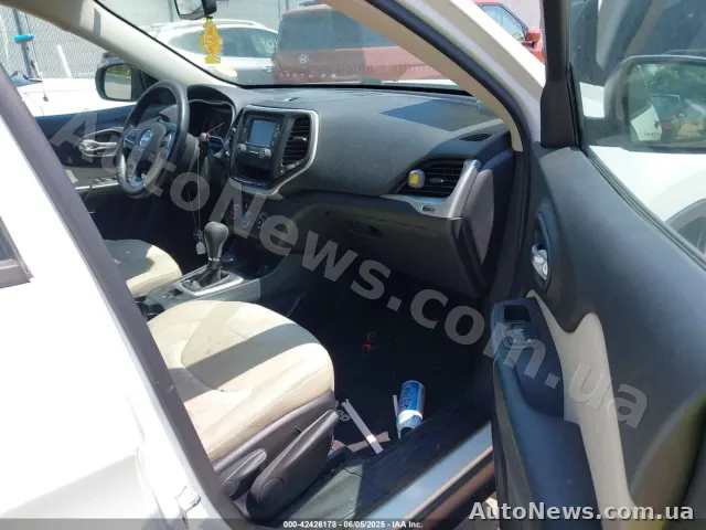 2016 Jeep Cherokee, VIN 1C4PJMAB4GW266955 — фото 5 (iaai)