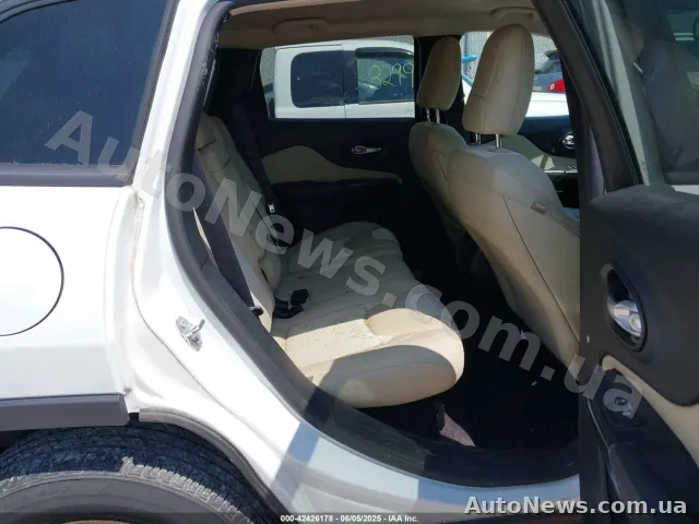 2016 Jeep Cherokee, VIN 1C4PJMAB4GW266955 — фото 8 (iaai)